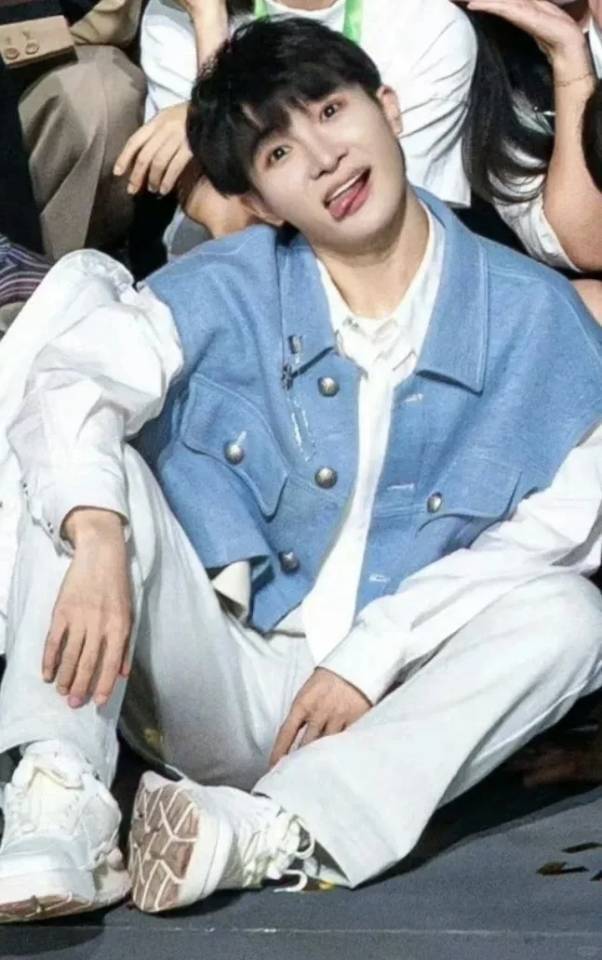 在津游荡的莲鲵