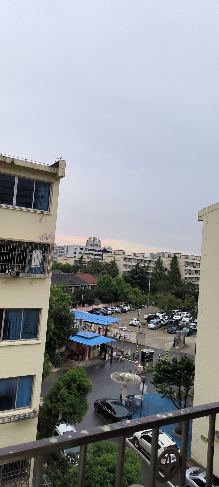 在无锡新吴宝龙广场3号地铁站附近蹲室友