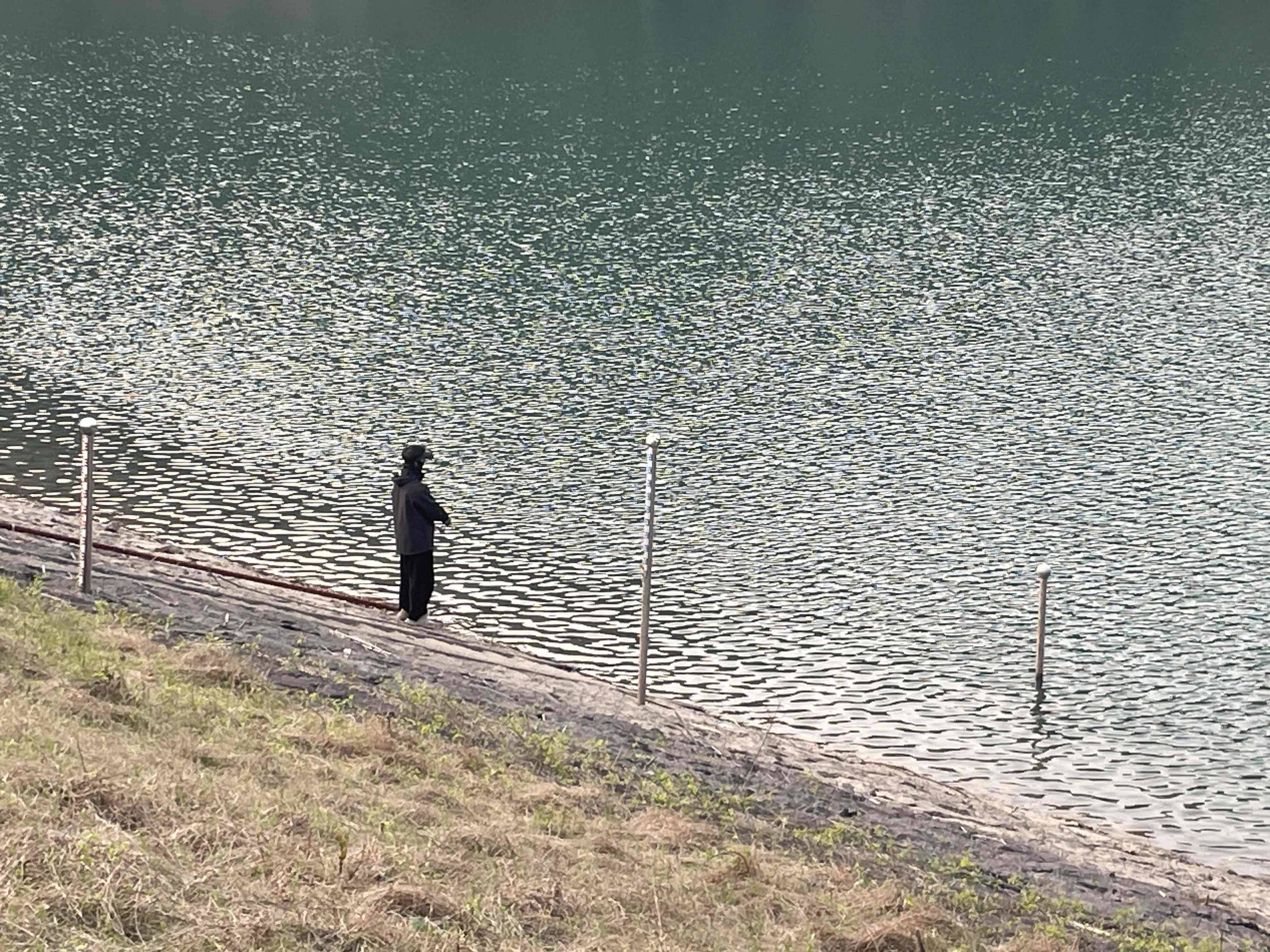 河边行者