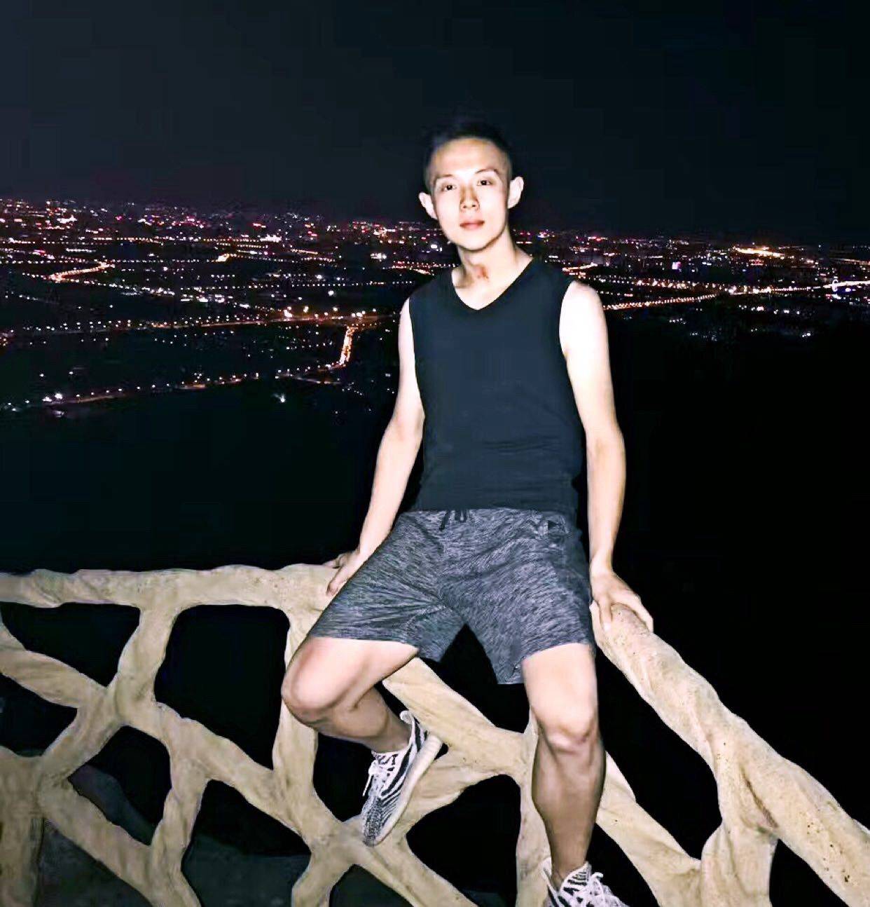 东