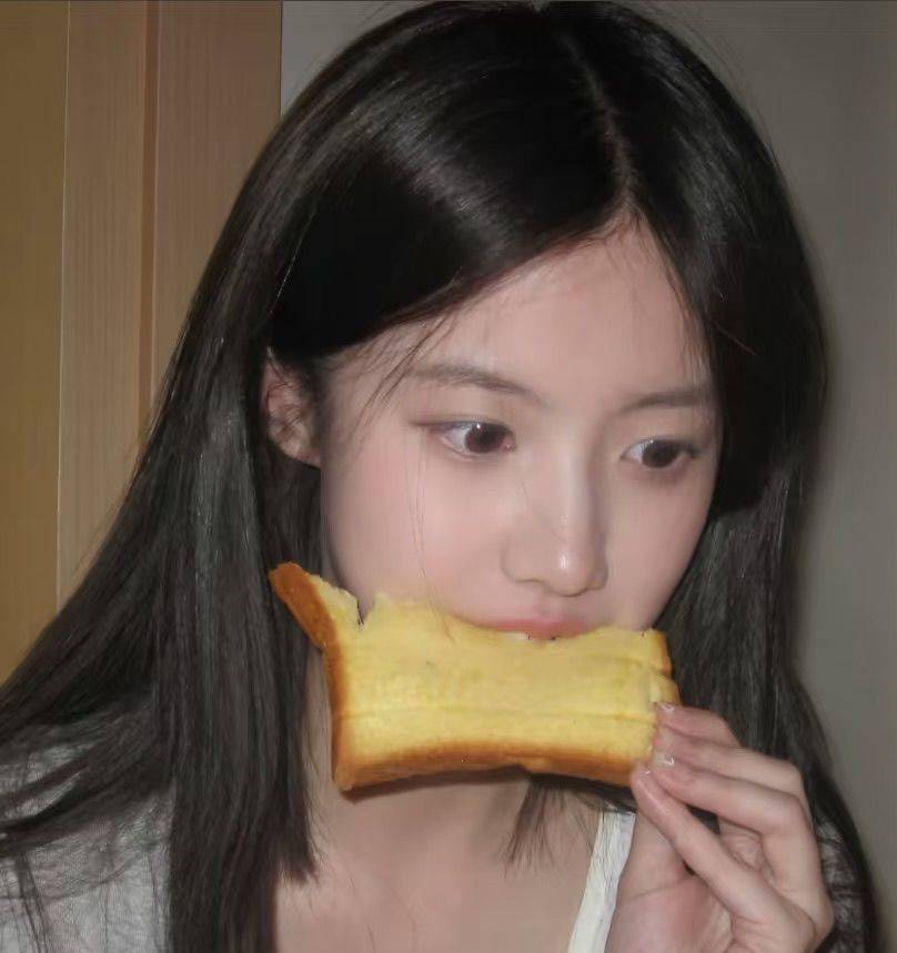 爱吃面包的小七