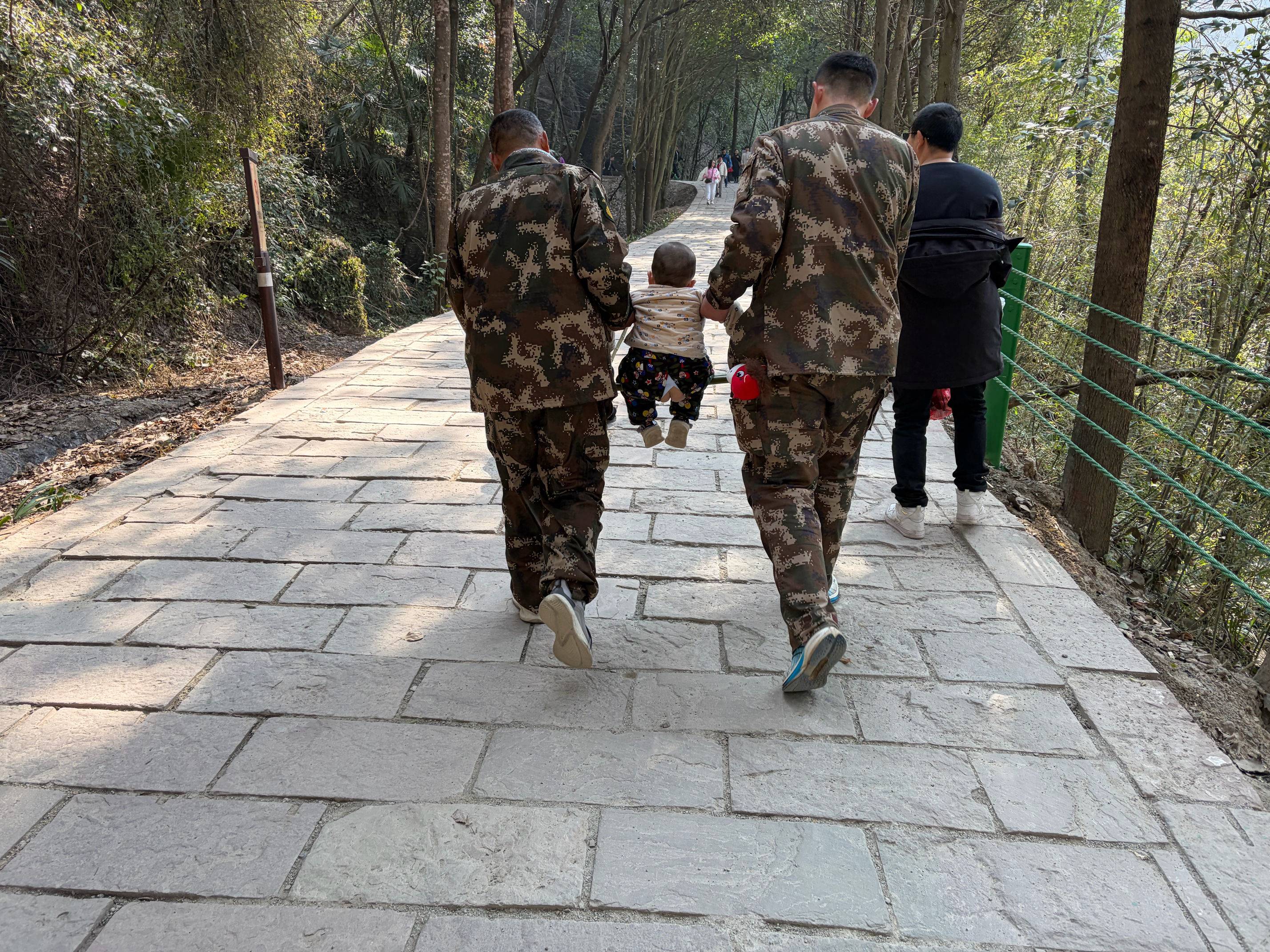 欢乐的小妮