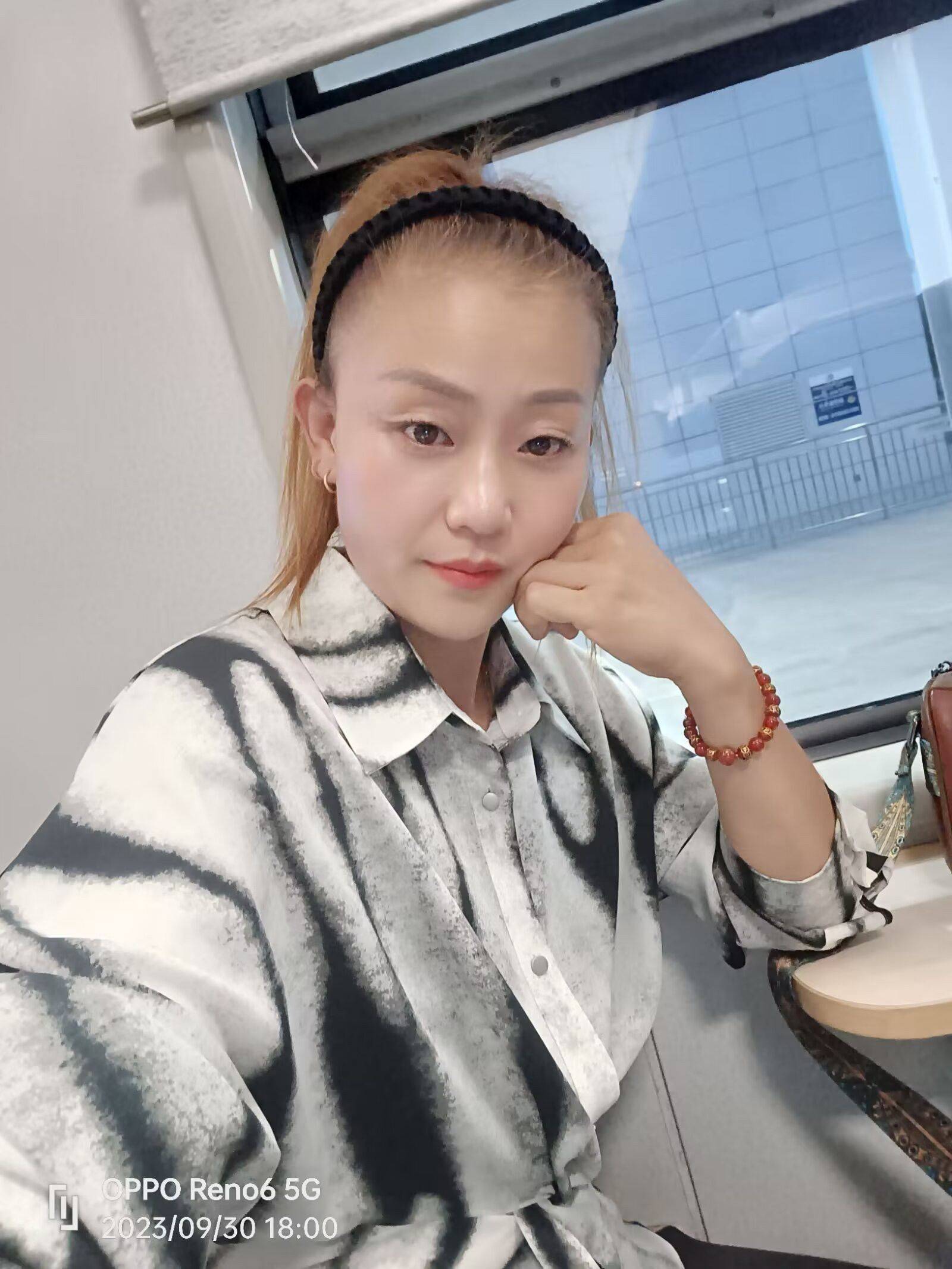 擡頭觸摸づ那⒈抹陽光