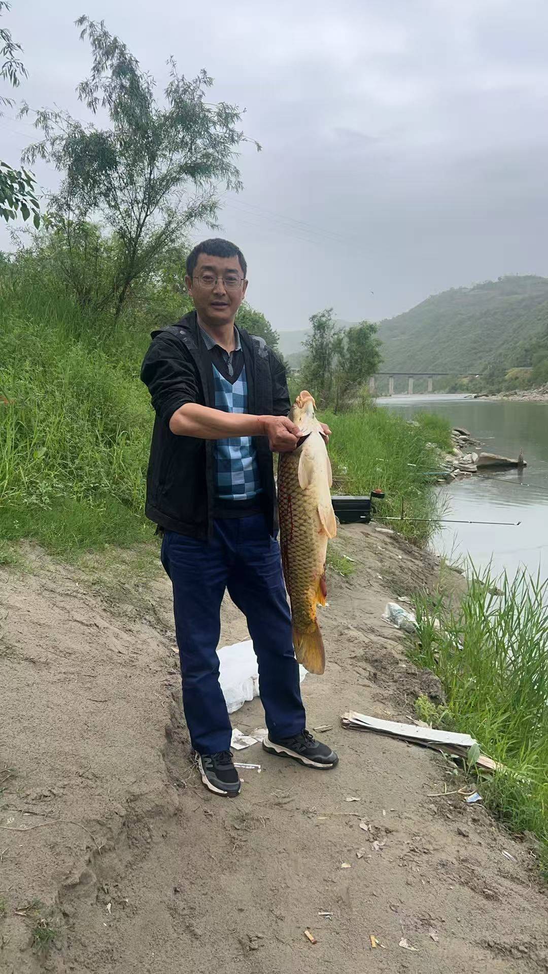 嗯