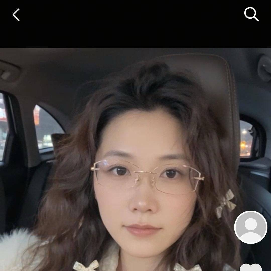 风轻羽自悠