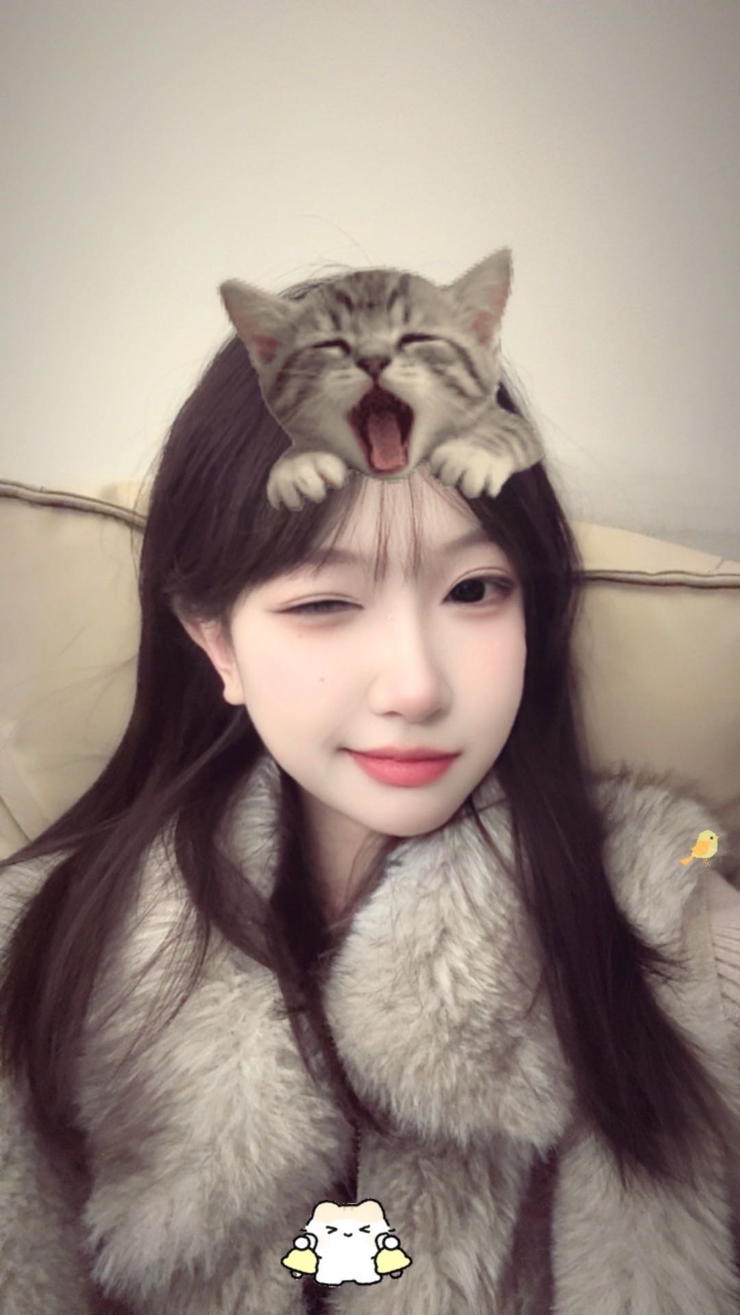 ，