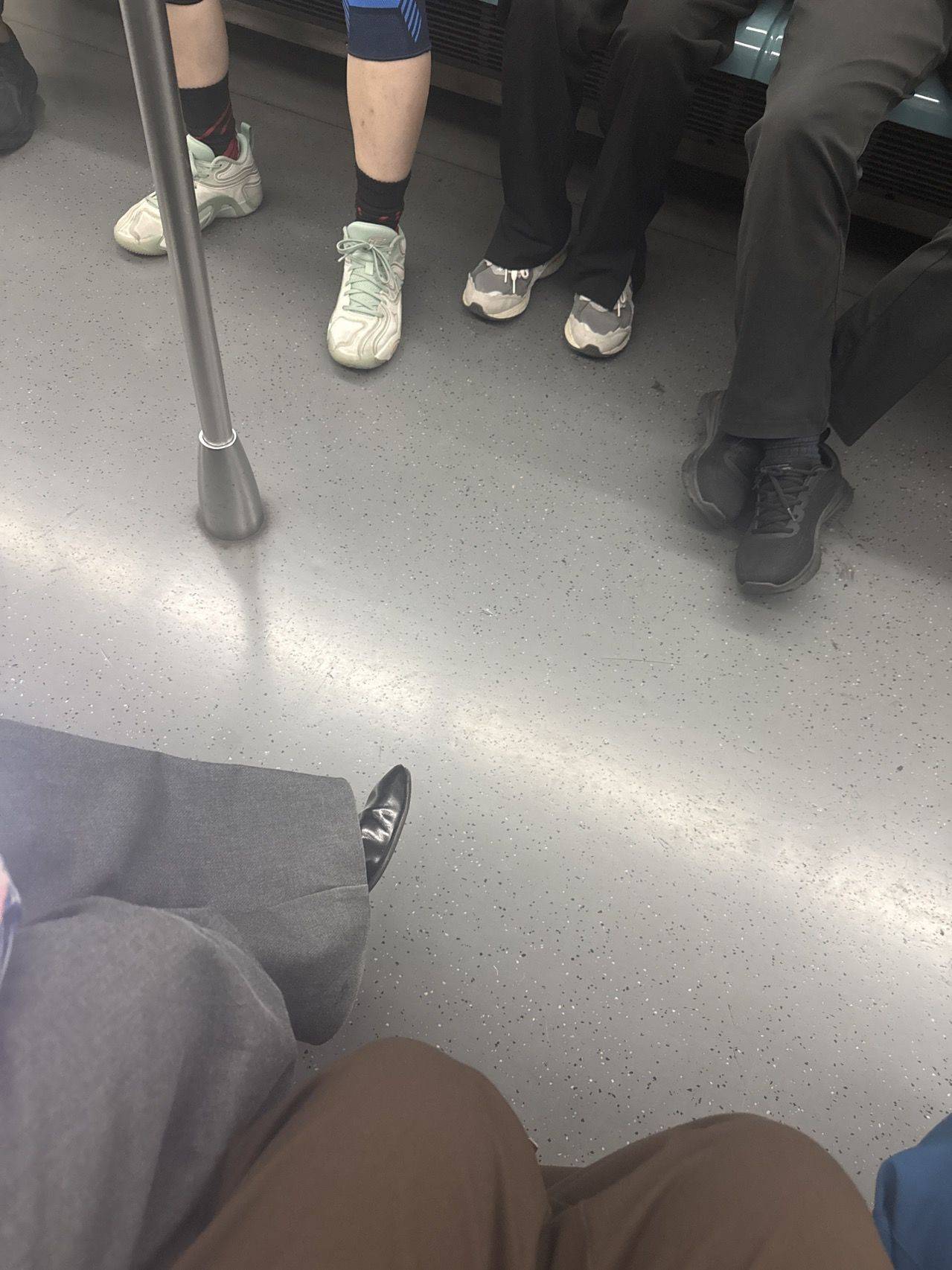 犯困嫌疑人