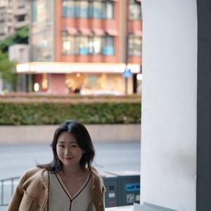 致力搞钱的02美少女