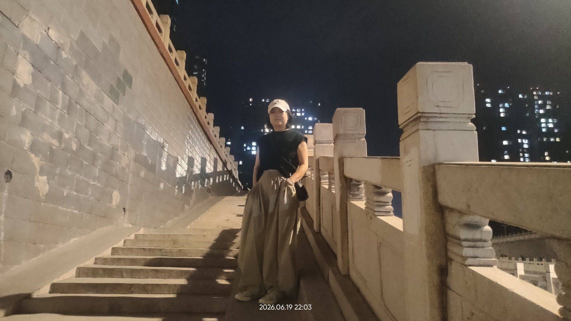 王小嗓唱高音