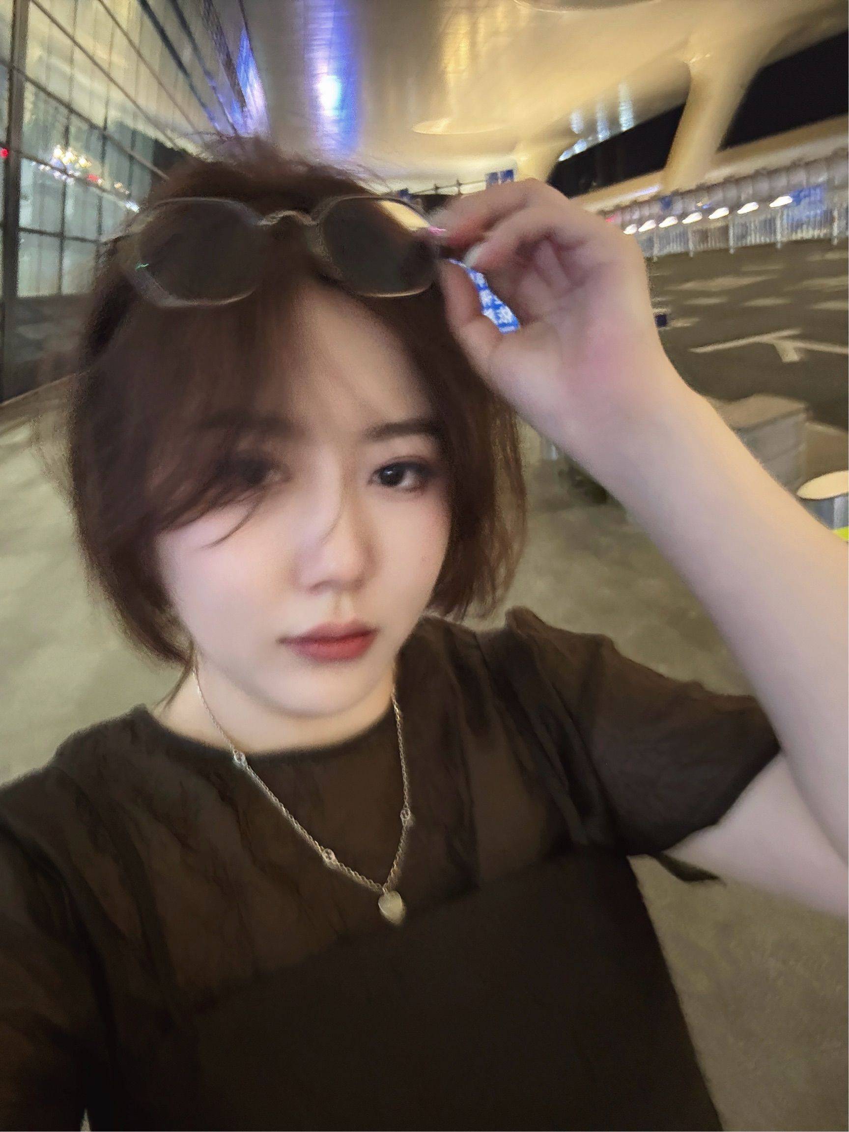 李