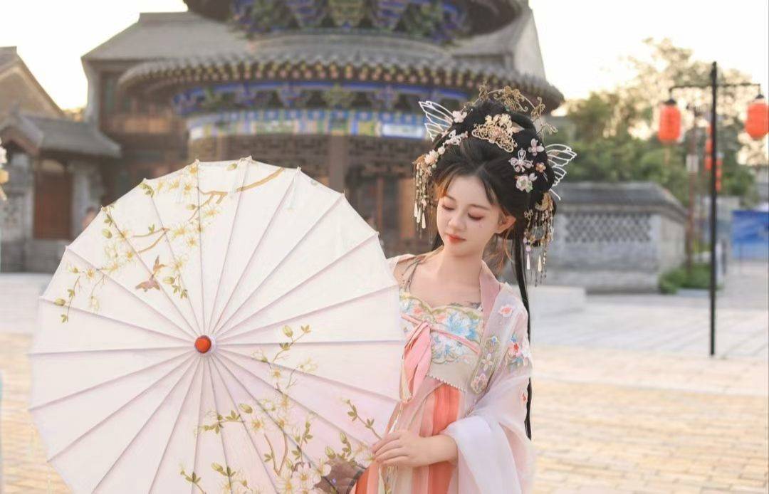 八月