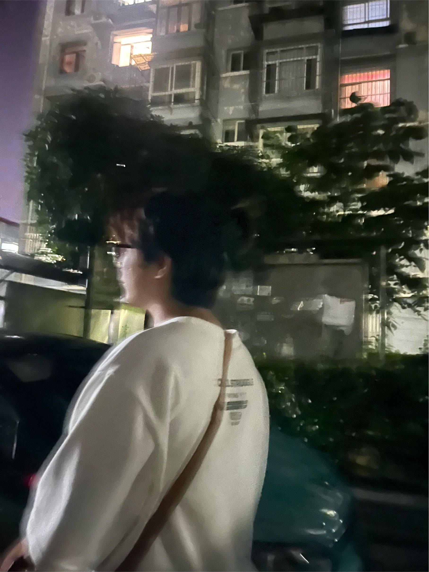 T白