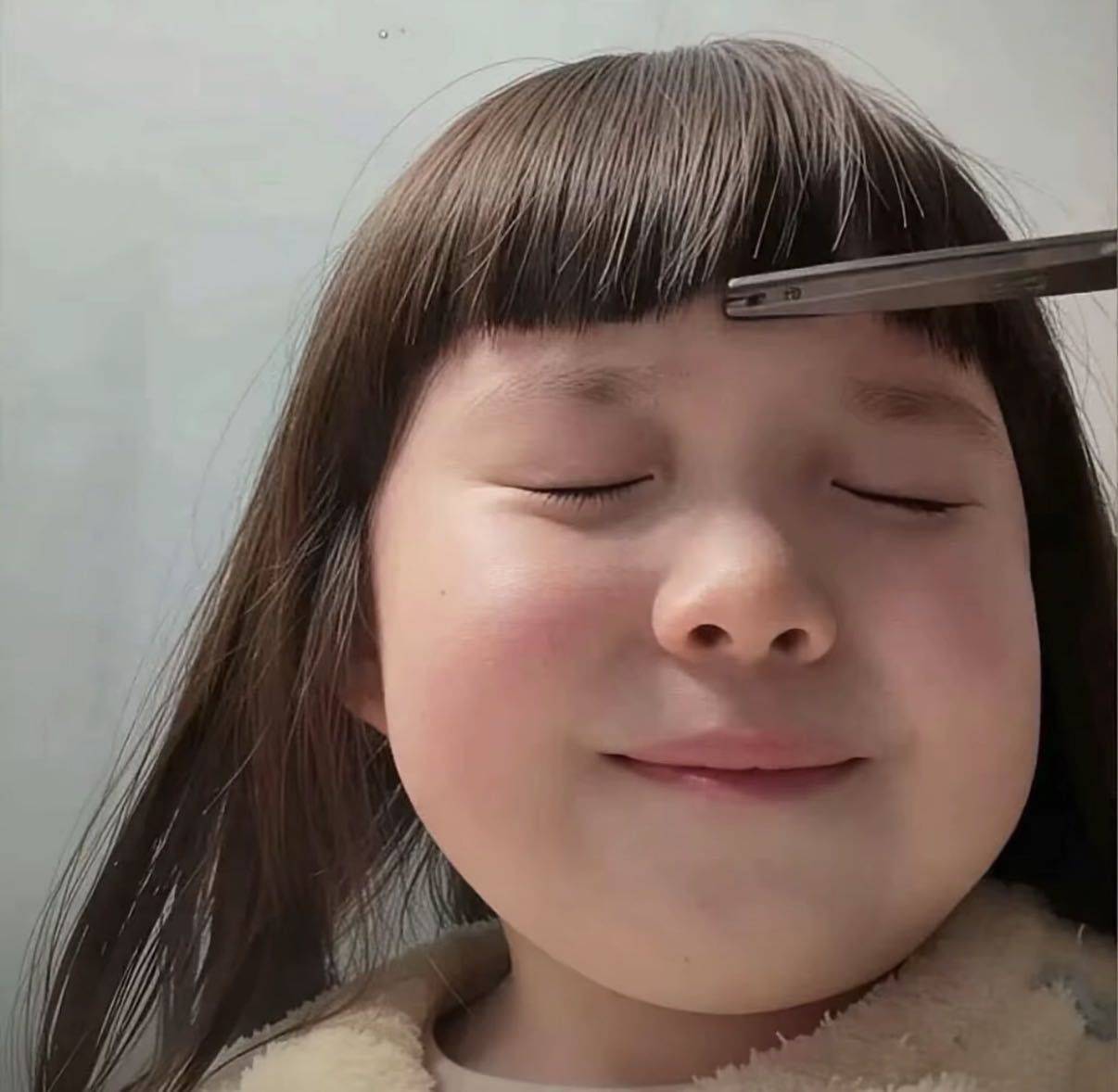 ，